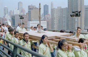 Francis Alÿs, Modern Procession (7min, 2002, Etats-Unis)