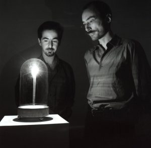 Le détecteur d'anges, avec Jakob Gautel et Jason Karaïndros. Courtesy Shigeo Anzai